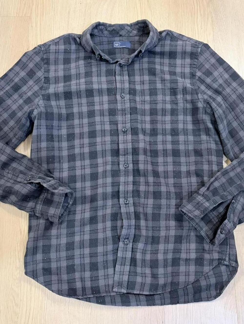 GAP Grey Plaid Flannel Shirt 🧥